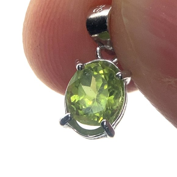Peridot 1.10ct White Gold Finish Solid 925 Sterling Silver Pendant - Picture 1 of 6